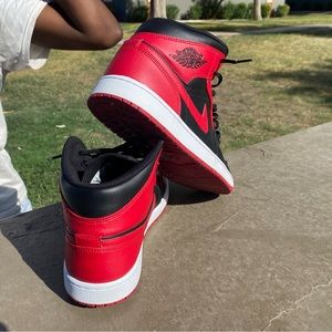 Air Jordan 1 Mid " Banned" (Worn Twice)